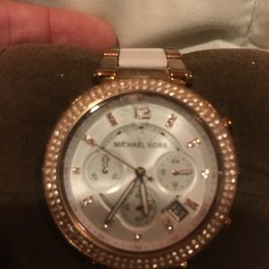 Michael Kors Accessories - Michael Kors White and Gold Watch (working!) Michael Kors Accessories - Michael Kors White and Gold Watch (working!)